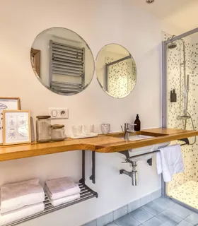 Salle d’eau Salle d’eau moderne du Chalet Pan Bena à Les Houches.