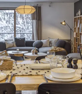 Grande salle à manger Salle à manger lumineuse du Chalet Pan Bena à Les Houches.