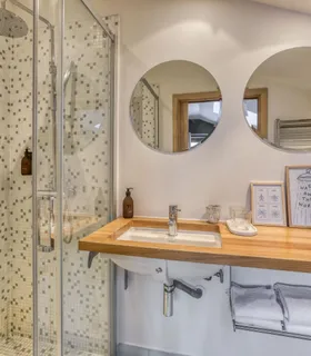 Salle d’eau haut de gamme Salle d’eau luxe du Chalet Pan Bena.