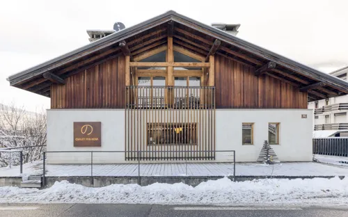 Chalet Pan Bena à louer à Les Houches, Chamonix – Hébergement haut de gamme avec vue Mont Blanc. Location du Chalet Pan Bena à Les Houches, Chamonix – hébergement de luxe pour 14 personnes au pied du Mont Blanc.