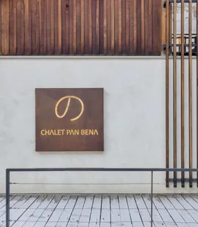 Accès rue du chalet Accès par la rue au Chalet Pan Bena à Les Houches, Chamonix.